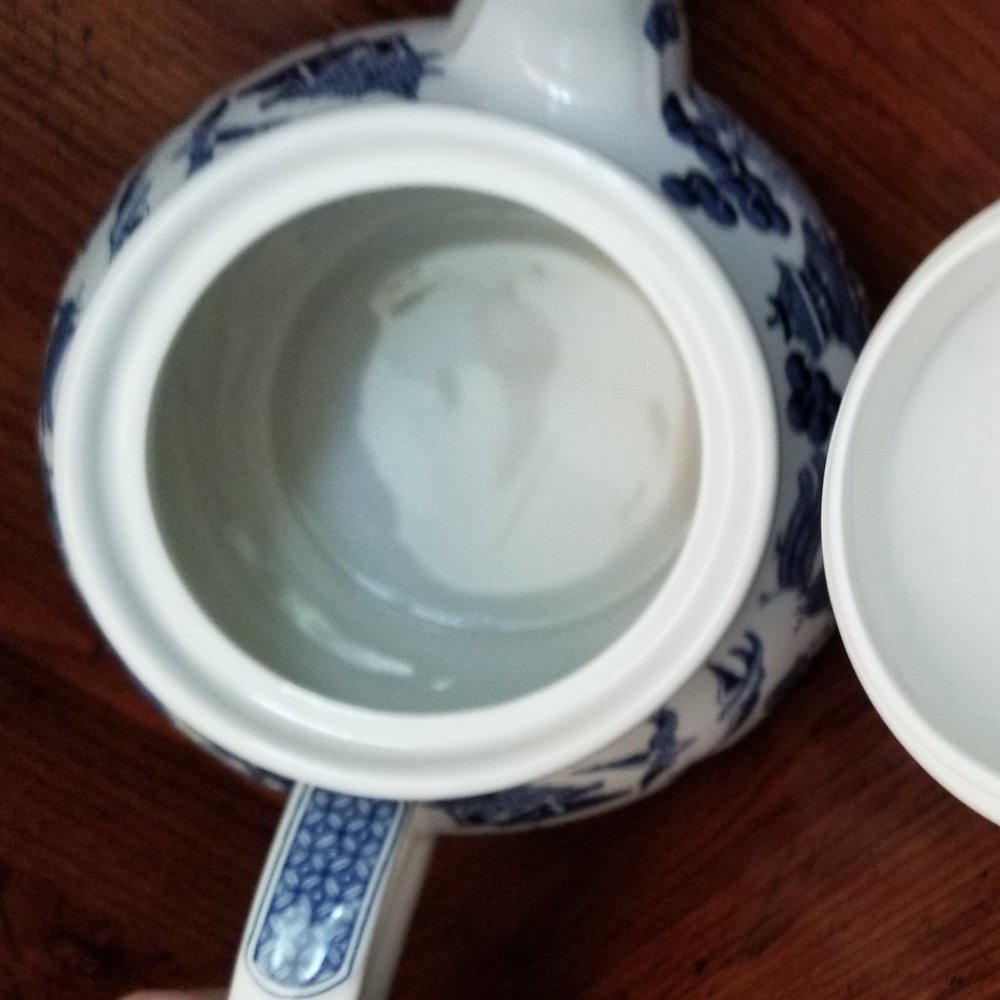 Churchill Willow Blue Tea Pot - Picture 5 of 9